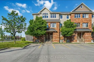 Condo Townhouse in Barrhaven