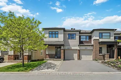 Att/Row/Townhouse in Kanata