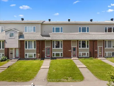 Att/Row/Townhouse in South of Baseline to Knoxdale