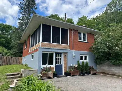 Detached in Minden Hills