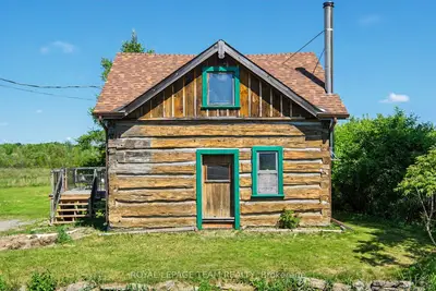 Detached in Montague