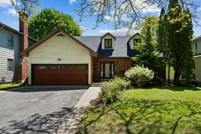 Detached in Manor Park - Cardinal Glen and Area