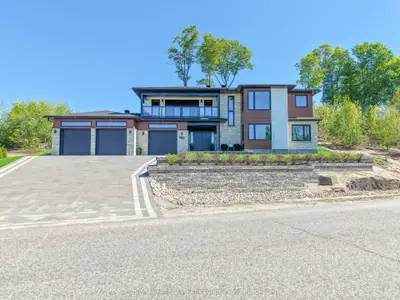 Detached in North Bay