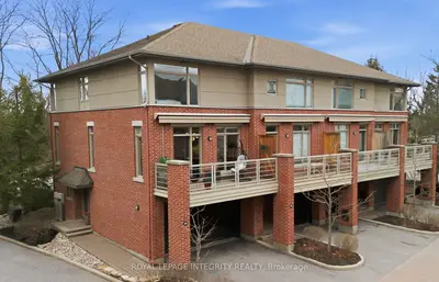Att/Row/Townhouse in Kanata