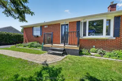 Detached in Orleans - Convent Glen and Area
