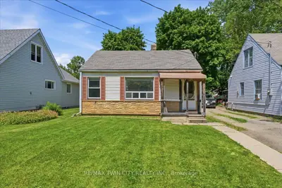 Detached in Brantford