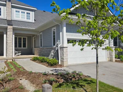 Att/Row/Townhouse in Georgian Bluffs