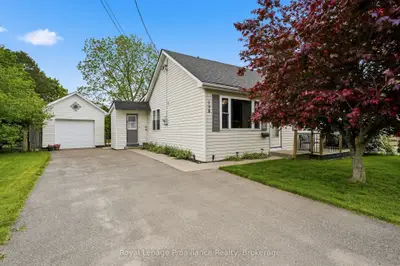 Detached in Belleville