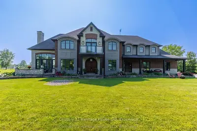 Detached in Niagara Falls