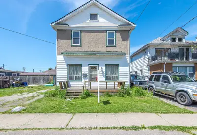 Detached in Port Colborne