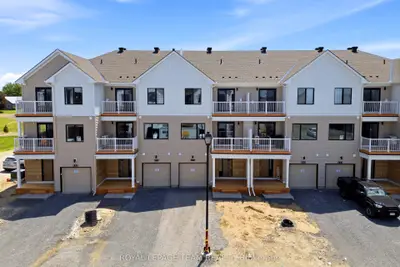 Att/Row/Townhouse in North Grenville