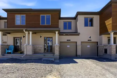 Att/Row/Townhouse in Kanata