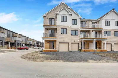 Att/Row/Townhouse in Barrhaven