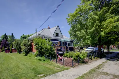 Detached in North Perth