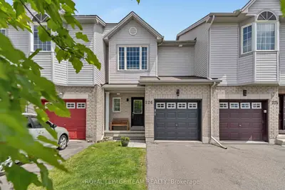 Att/Row/Townhouse in Kanata