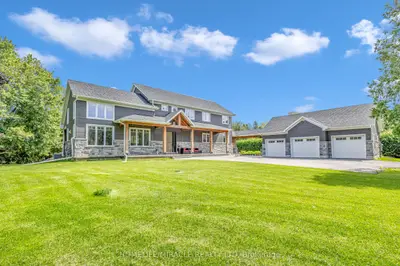 Detached in Puslinch