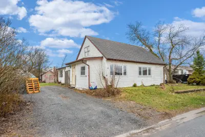 11 North Street, Loyalist, On K0h 2h0