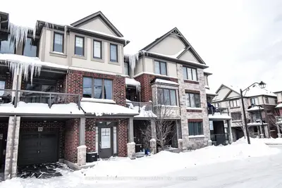 Att/Row/Townhouse in Hamilton