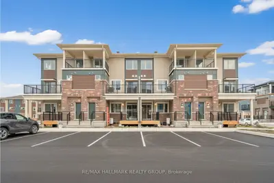 Condo Townhouse in Kanata