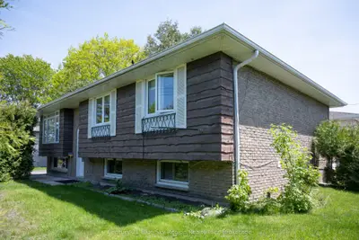 Detached in North Bay