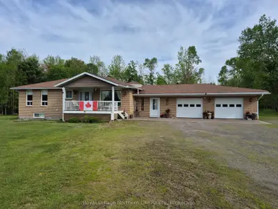 Detached in Papineau-Cameron