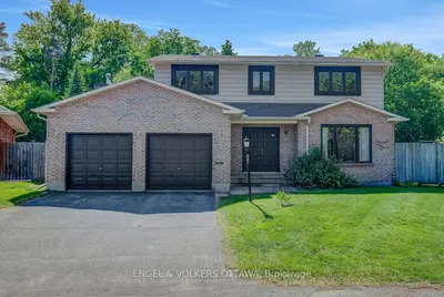 Detached in Crystal Bay - Rocky Point - Bayshore