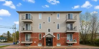 Condo Apartment in Russell
