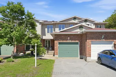 Att/Row/Townhouse in Stittsville - Munster - Richmond