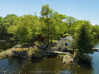 Detached in Frontenac