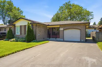 Detached in Niagara Falls