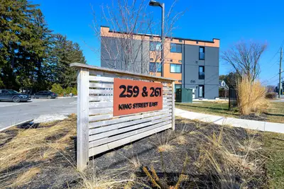 Condo Apartment in Hamilton