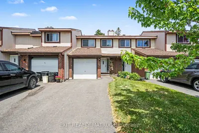 Condo Townhouse in Kanata