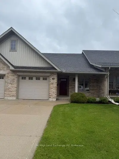 Att/Row/Townhouse in Wellington North