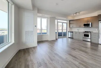 Condo Apartment in Hamilton