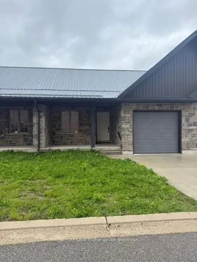 Att/Row/Townhouse in Wellington North