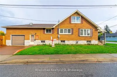 Detached in Niagara Falls