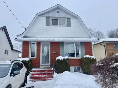 Detached in Thunder Bay