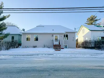 Detached in Kenora