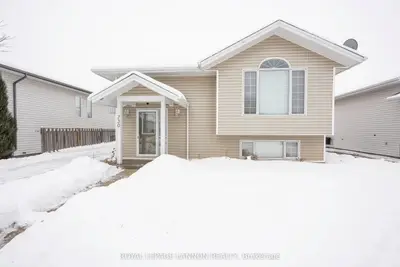 Detached in Thunder Bay