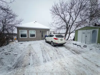 Detached in Kenora