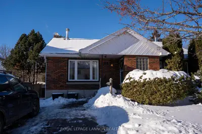 Detached in Thunder Bay