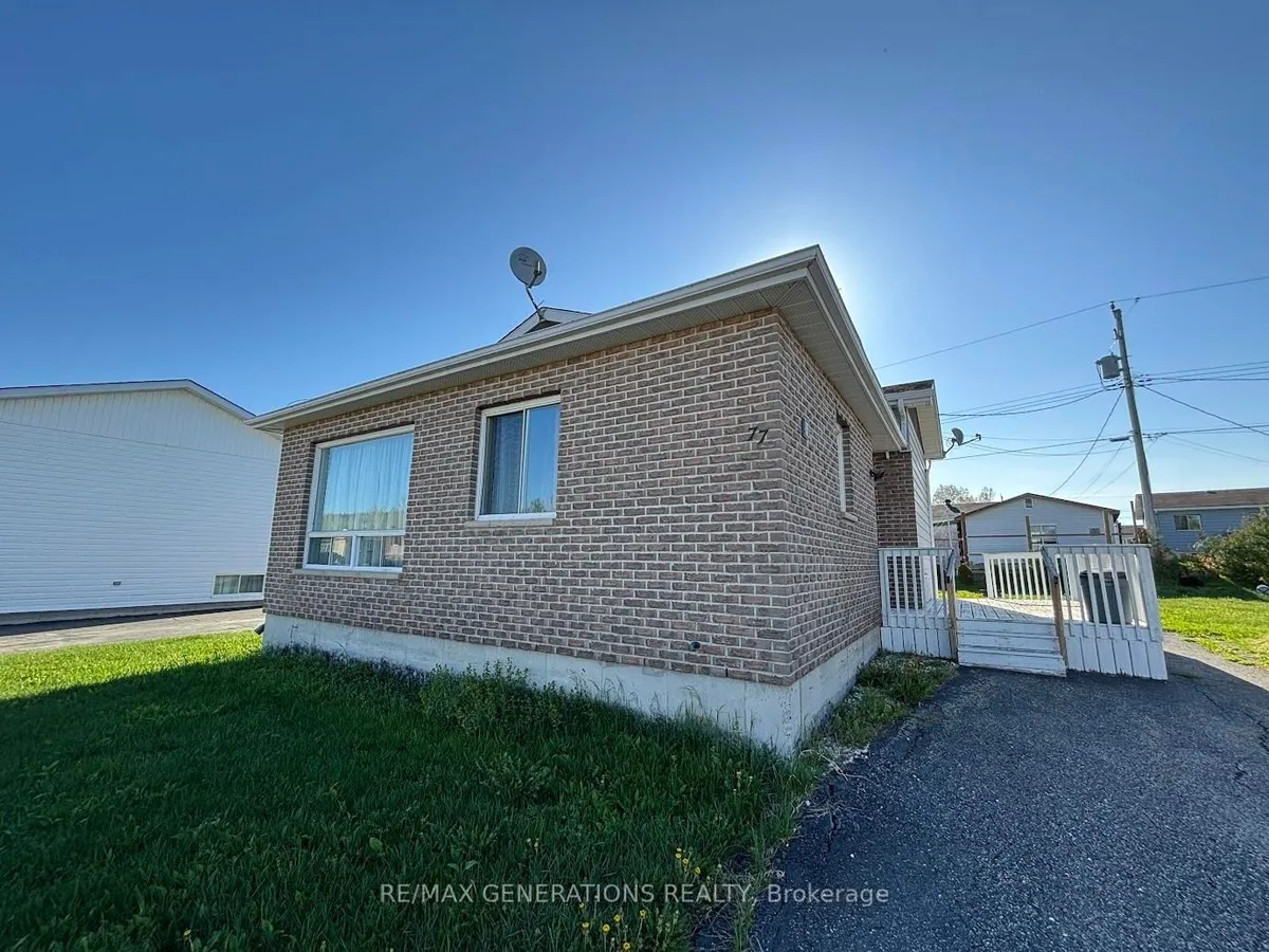 Detached in Manitouwadge