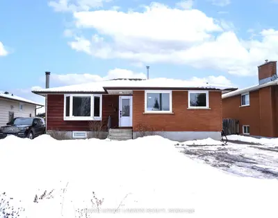 Detached in Thunder Bay
