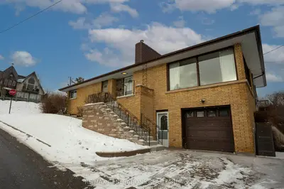 Detached in Thunder Bay