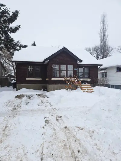 Detached in Thunder Bay