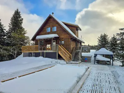 Detached in Oliver Paipoonge