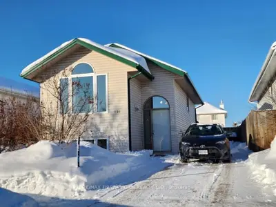 Detached in Thunder Bay