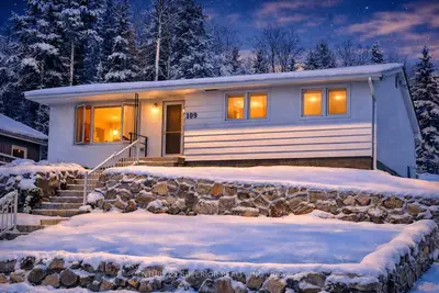 Detached in Nipigon