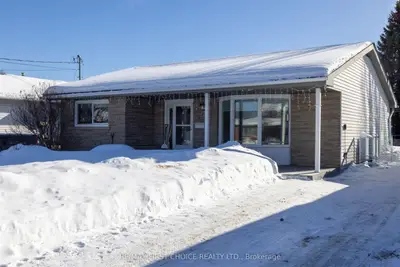 Detached in Thunder Bay