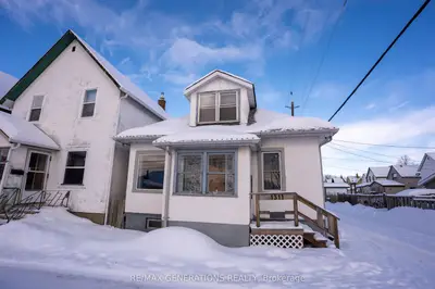 Detached in Thunder Bay